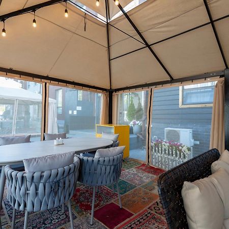 Inn Ozz Karagandy Exteriör bild