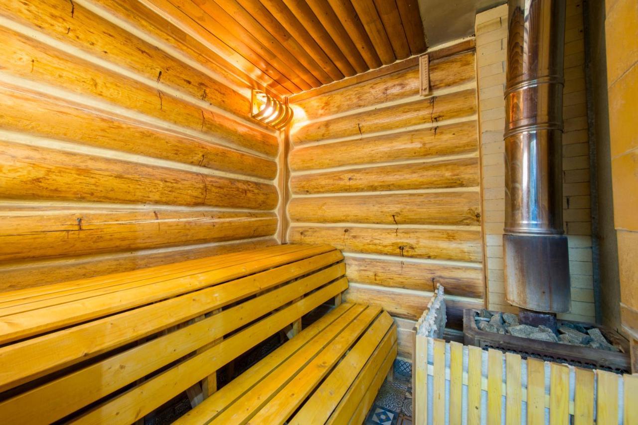 Inn Ozz Karagandy Exteriör bild
