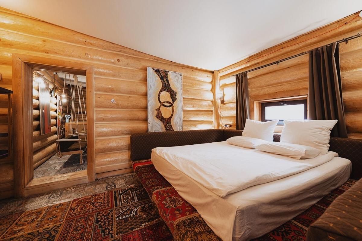 Inn Ozz Karagandy Exteriör bild