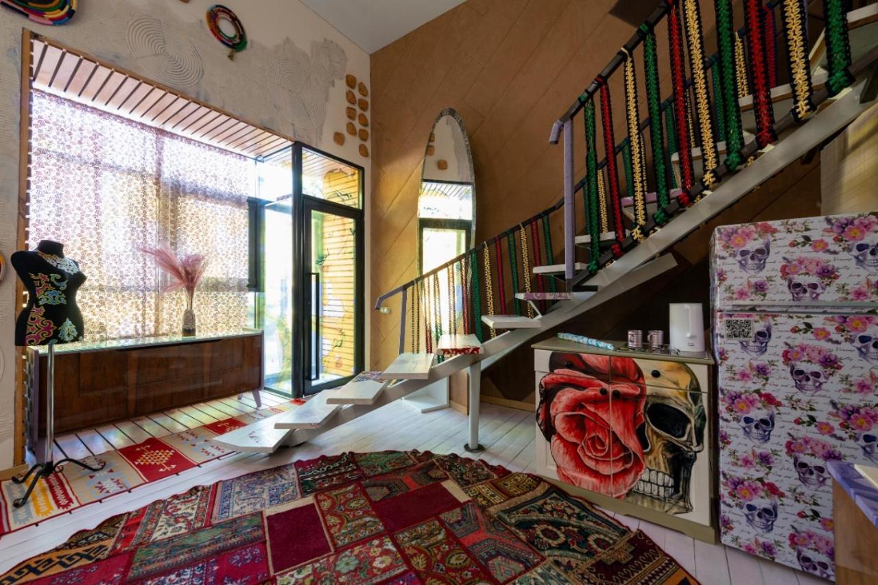 Inn Ozz Karagandy Exteriör bild